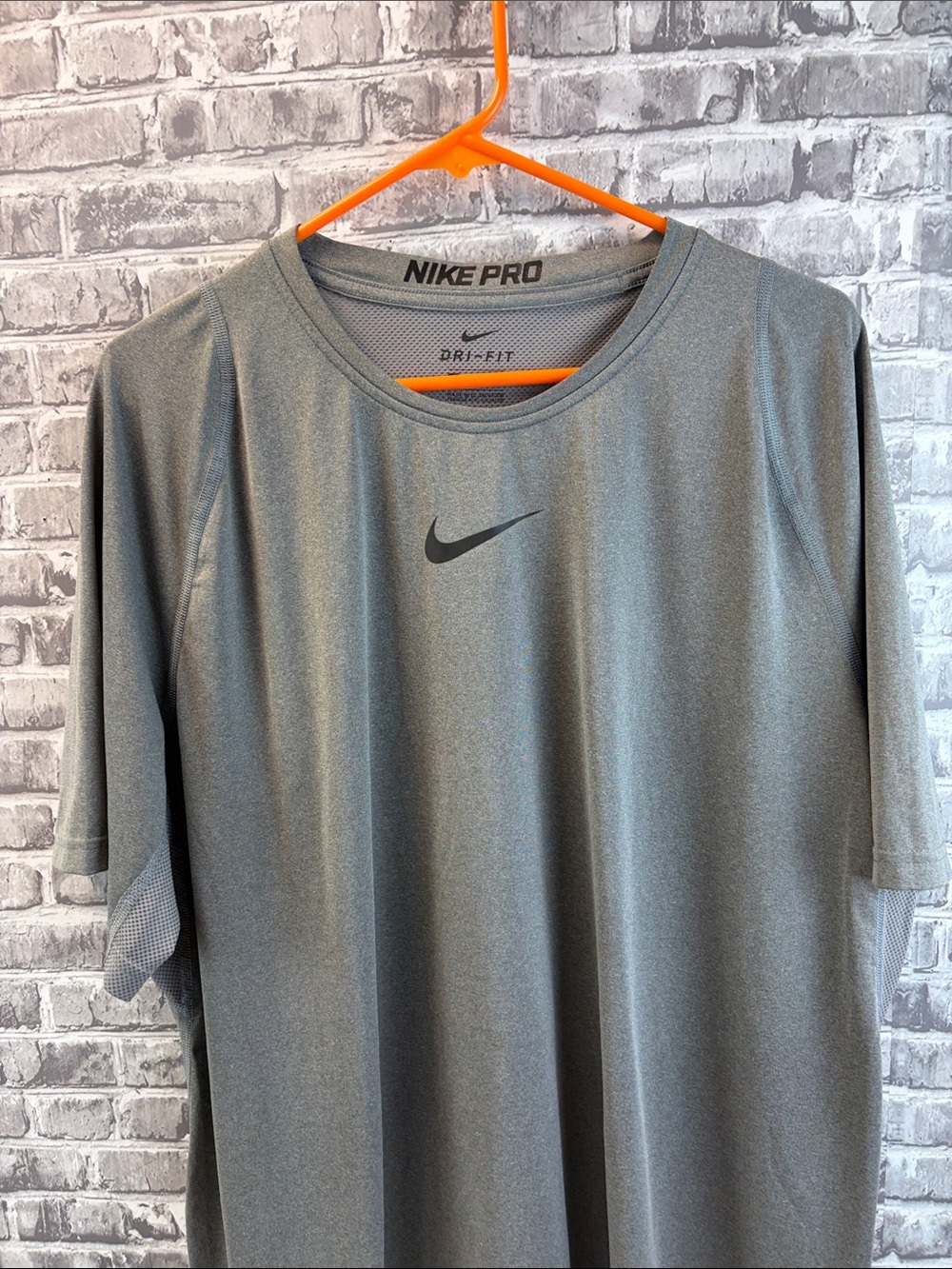 Nike Men’s Gray Dri-FIT Short Sleeve Training Tee